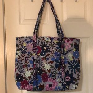 Vera Tote set with wallet EUC, Bengal lily